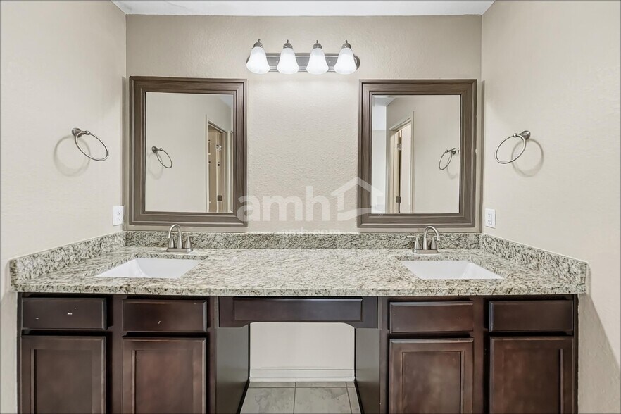 Building Photo - 16706 N Whimbrel Cir