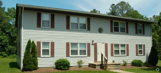 Primary Photo - Trevilian Square Apartments
