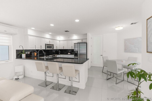 Building Photo - 23246 L'Ermitage Cir