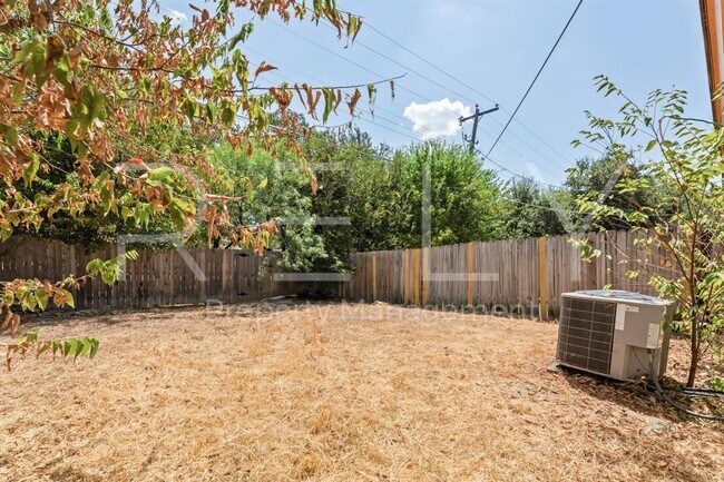 Building Photo - 409 Greenlawn Blvd