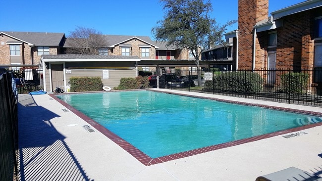 Three sparkling pools! - EAST POINT