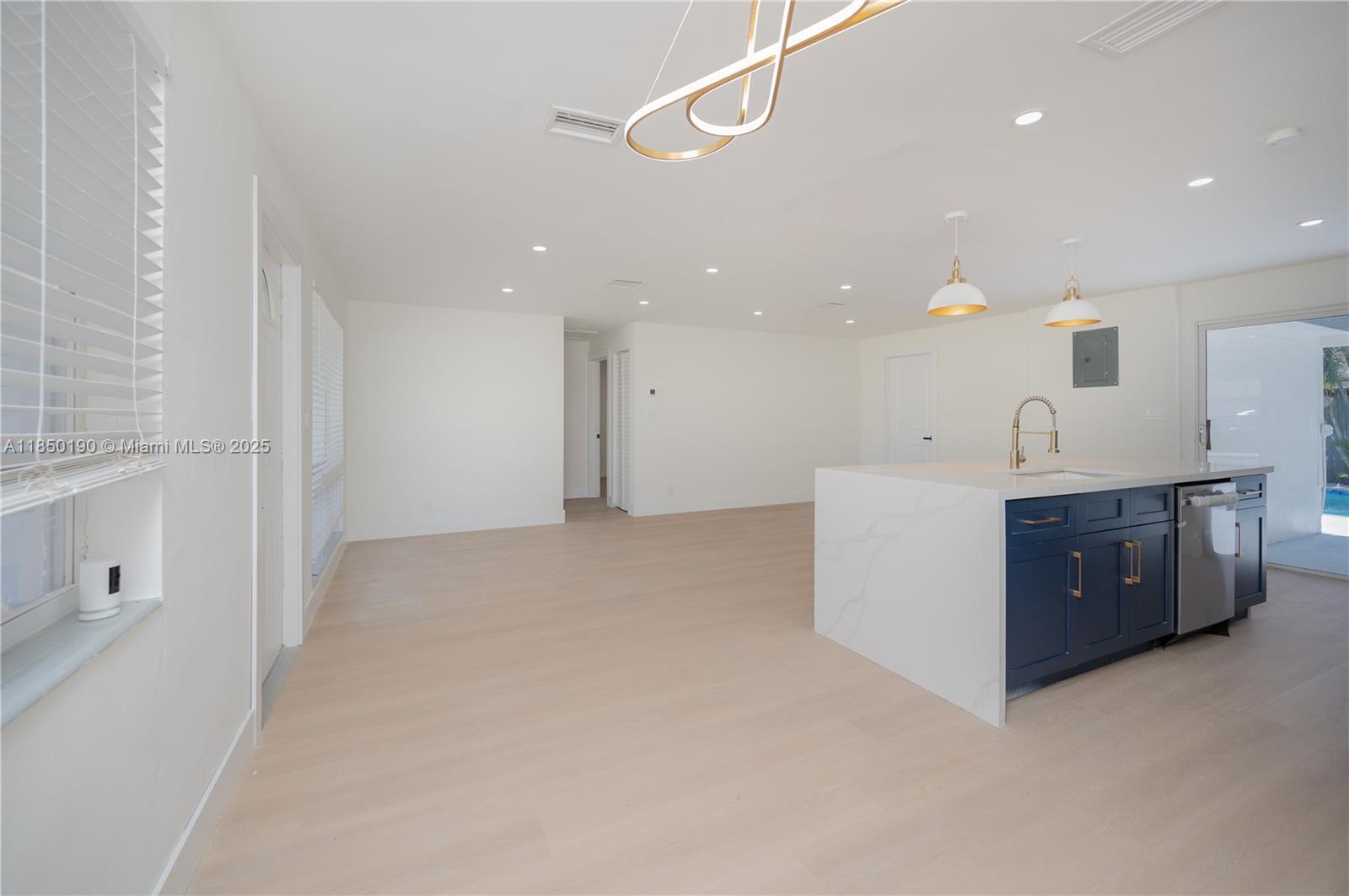 Building Photo - 3751 NE 17th Ave