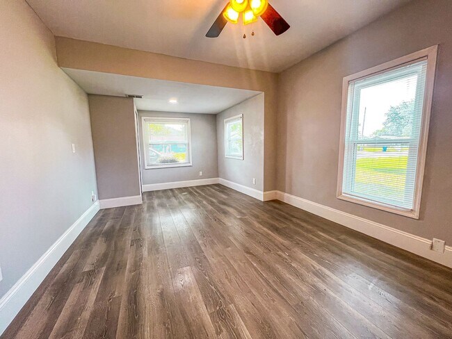 Building Photo - Charming Home in the Heart of Downtown Kis...