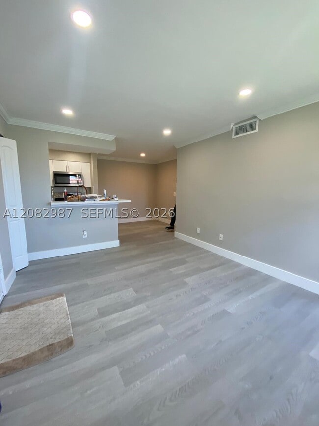 Building Photo - 1257 SW 46th Ave