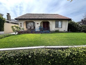 Building Photo - MOVE IN SPECIAL $1000 off 1st months' rent...