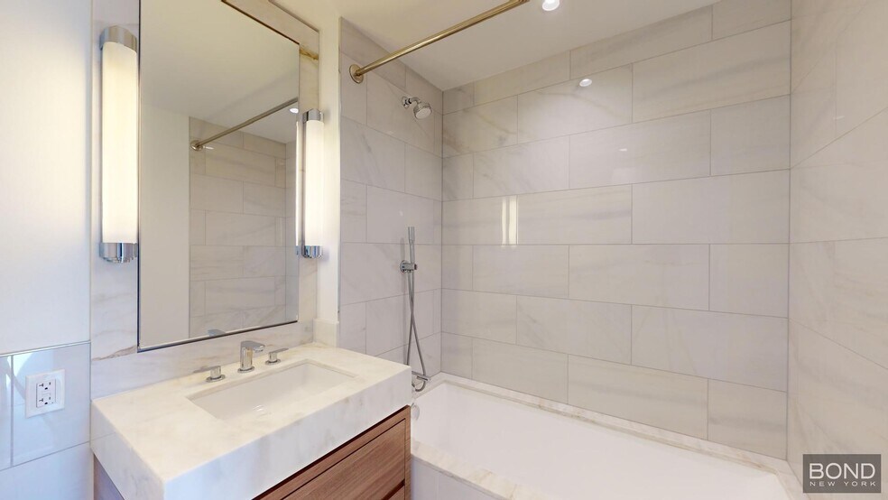 Building Photo - 675 W 59th St