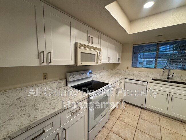 Building Photo - 2701 E Mesquite Ave