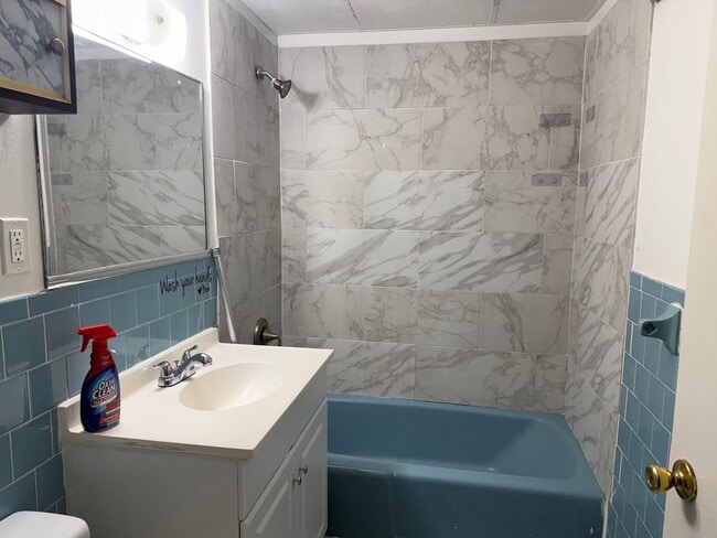 Building Photo - Oversized 2BR Apartment