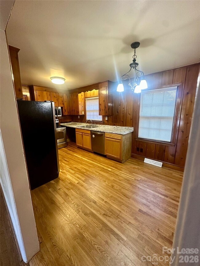 Building Photo - 4520 Holbrook Dr