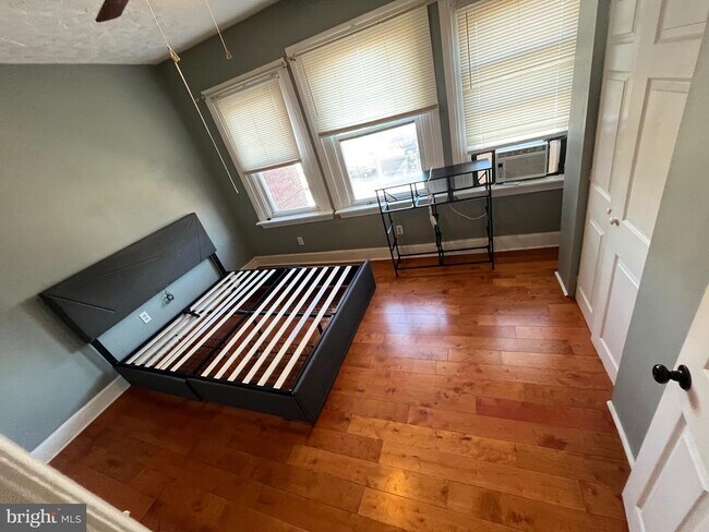 Building Photo - 308 S 52nd St