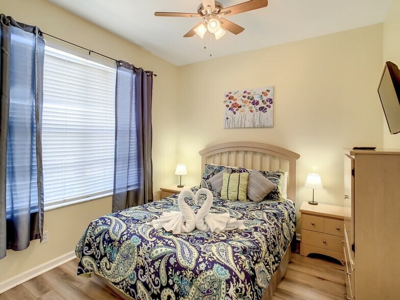 Building Photo - 2356 Silver Palm Dr