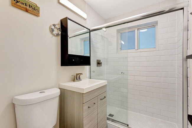 Building Photo - 3208 Marine Dr