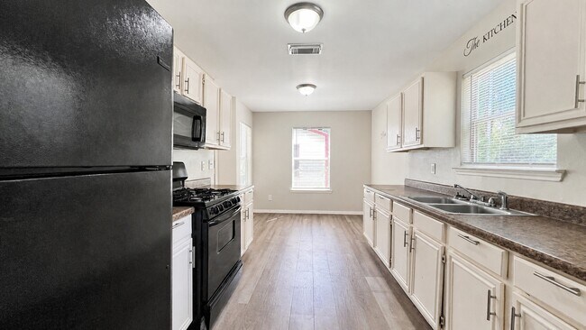Building Photo - 9406 Alcala