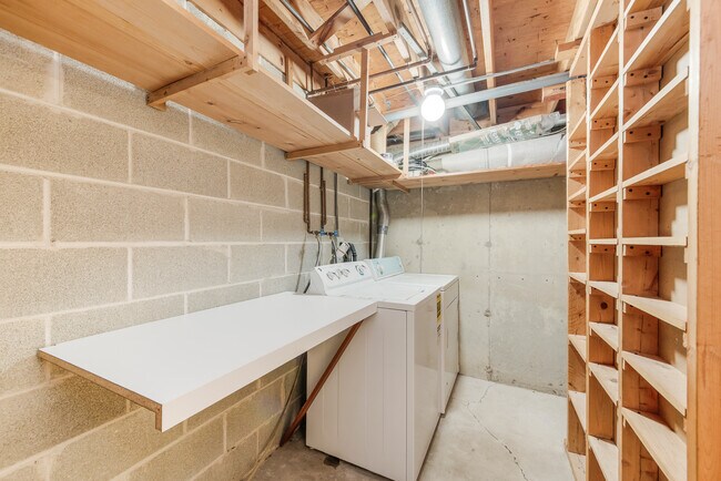 Building Photo - 7346 Country Creek Way