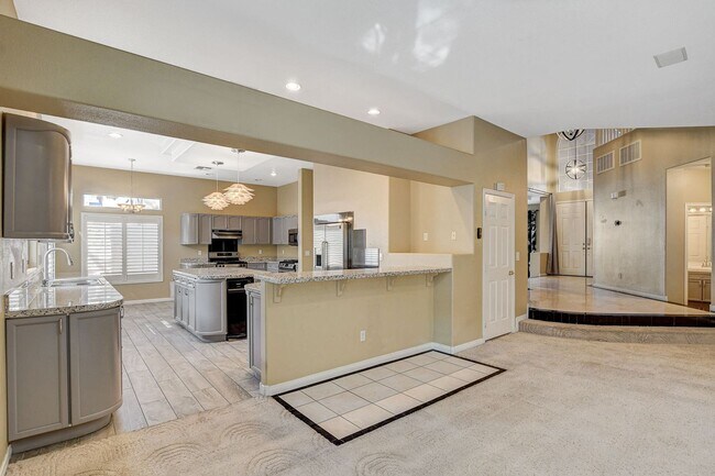 Building Photo - 5 BDR/ 4.5 BTH, Triple Master Home including pool & spa!