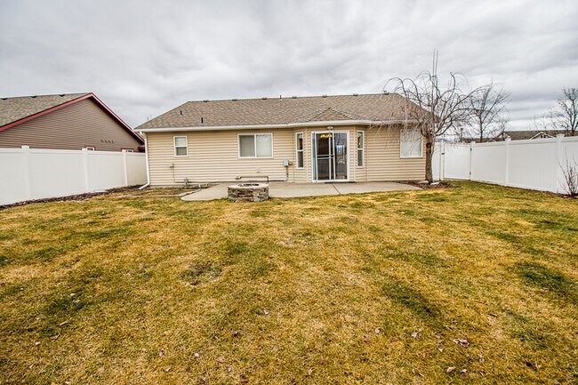 Building Photo - 1813 N Cavalier Rd