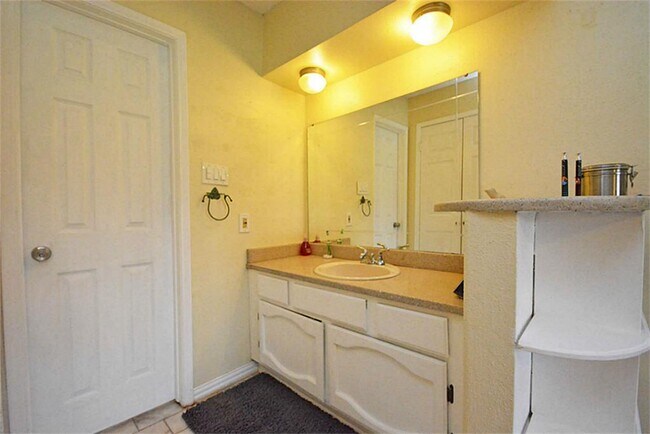 Building Photo - 2523 Coopers Post Ln