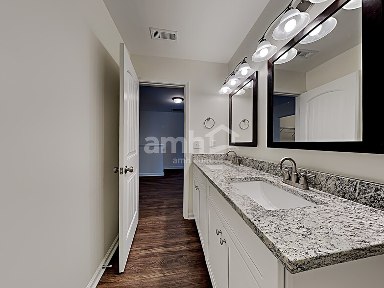 Building Photo - 633 Sunflower Dr