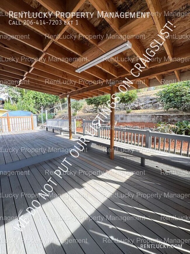 Building Photo - 6718 23rd Ave SW