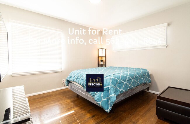 Building Photo - House - 3 Bedrooms / 2 Bathrooms - West Co...