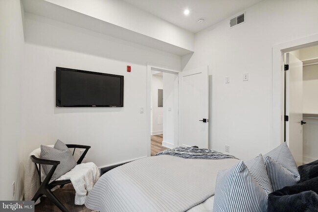 Building Photo - 2400 Frankford Ave