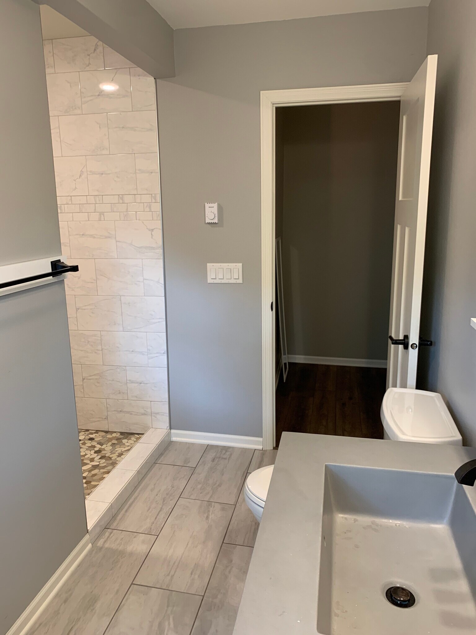 Building Photo - 465 W 5th St