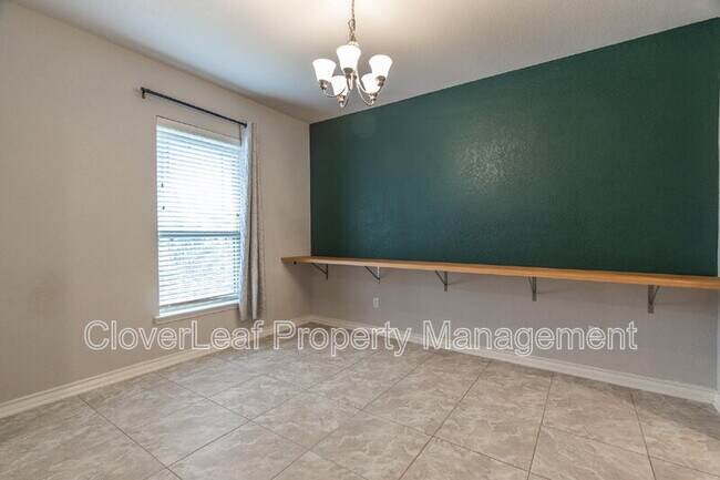 Building Photo - 423 Sundance Way