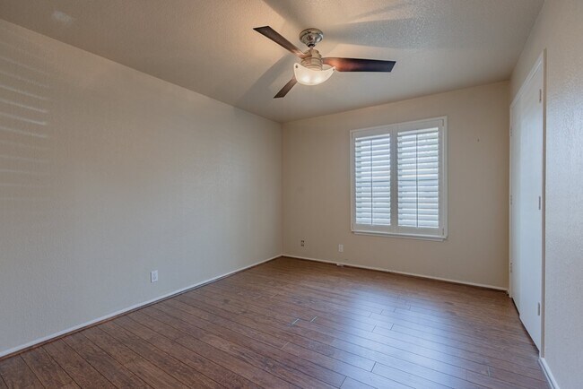 Building Photo - 8707 Holiday Dr
