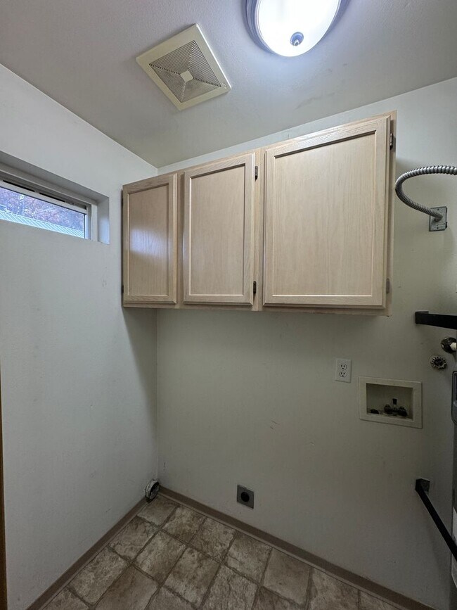 Building Photo - y90312