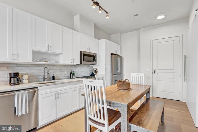 Building Photo - 6803 Cameron Dr NW