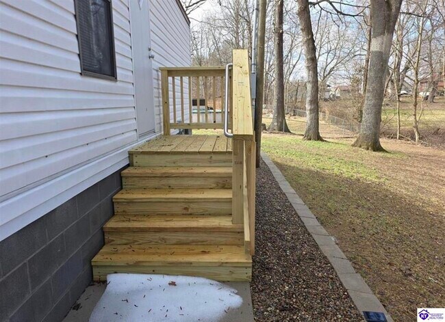 Building Photo - 412 Oak Ridge Dr