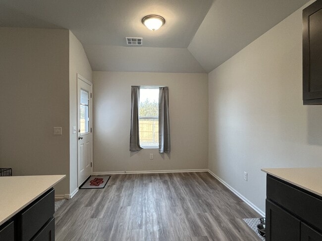 Building Photo - "ROOMMATE Wanted"