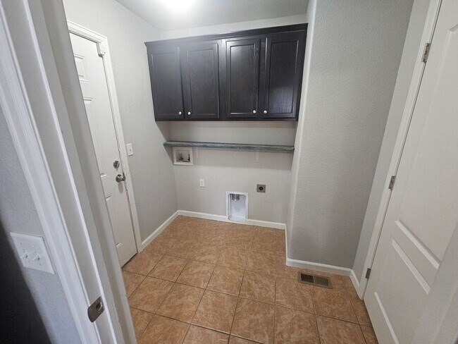 Building Photo - 6591 Watusi Rd
