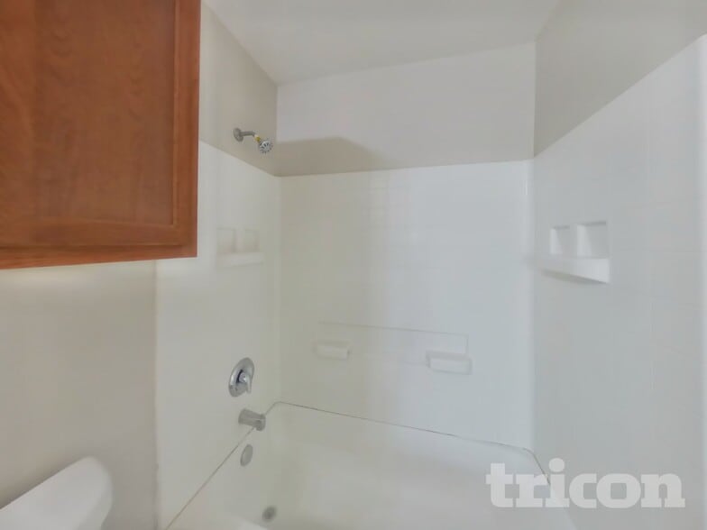 Building Photo - 2910 Candleside Dr