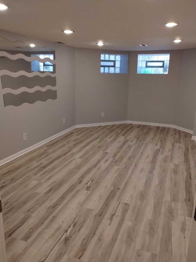 Front of 3rd bedroom - 4233 S Prairie Ave