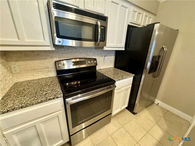 Building Photo - 1202 Thorpe Ln