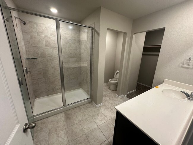 Building Photo - AVAILABLE NOW!