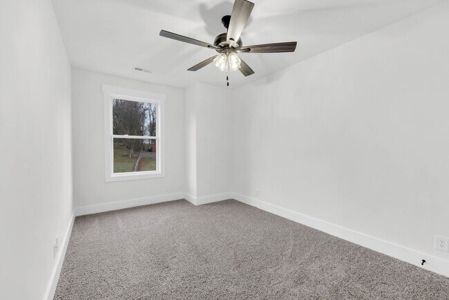 Building Photo - 180 Clay Ridge Dr
