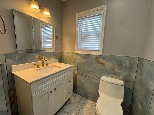 Building Photo - 243 Hamilton Pl