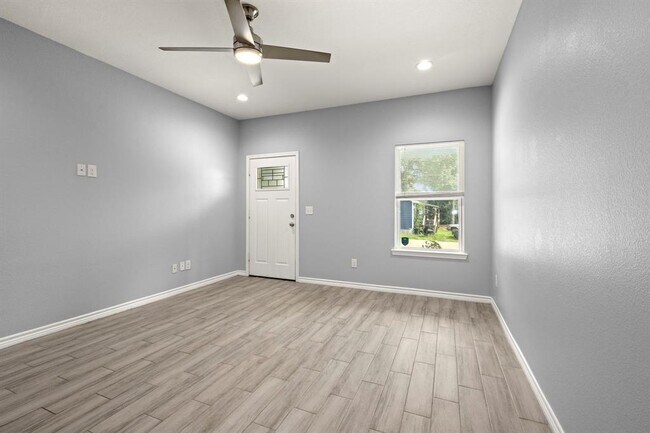 Building Photo - 16670 Meadowcroft St