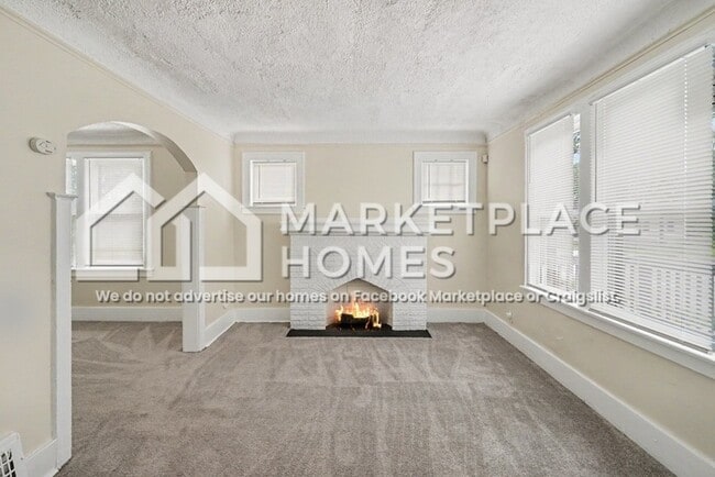 Building Photo - 15710 Northlawn St