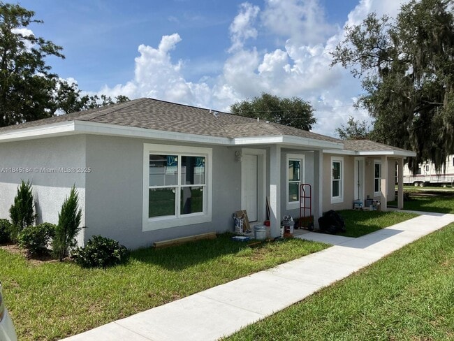 Primary Photo - 363 Poinsettia Ave