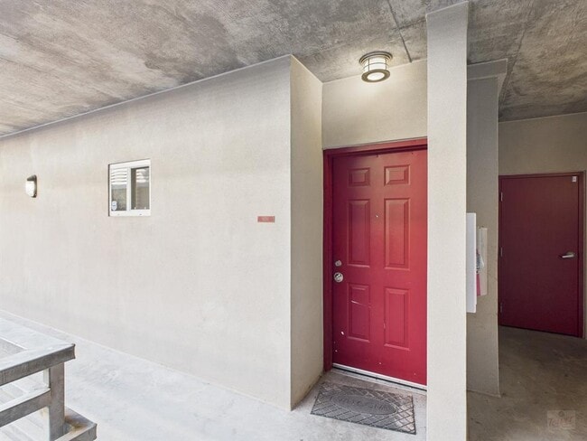 Primary Photo - 711 W 26th St