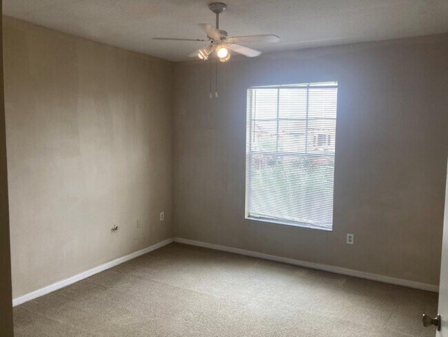 Building Photo - 2 bd / 1 ba in Palms Club Community