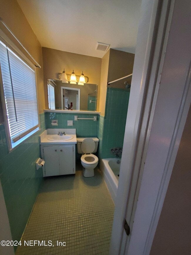 Building Photo - 3218 Herschel St