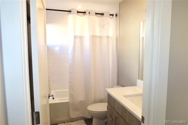 Building Photo - 1920 Grove St