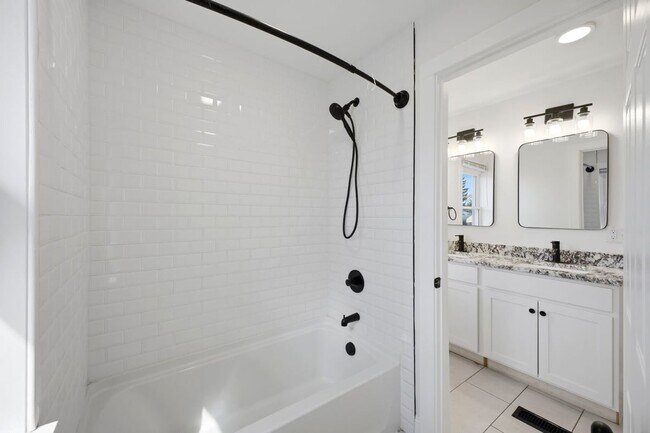 Building Photo - 417 S Huron Ave