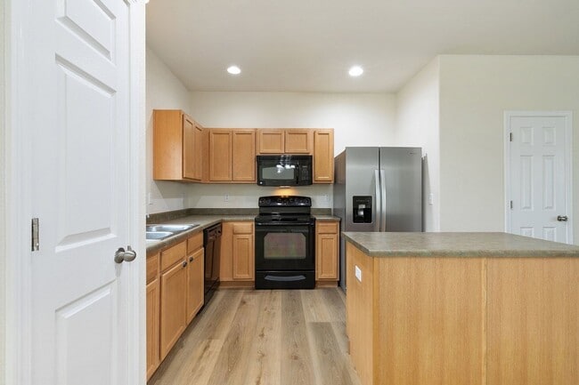 Building Photo - 7475 Countryside Grove