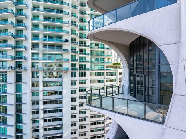 Building Photo - 1000 Biscayne Blvd