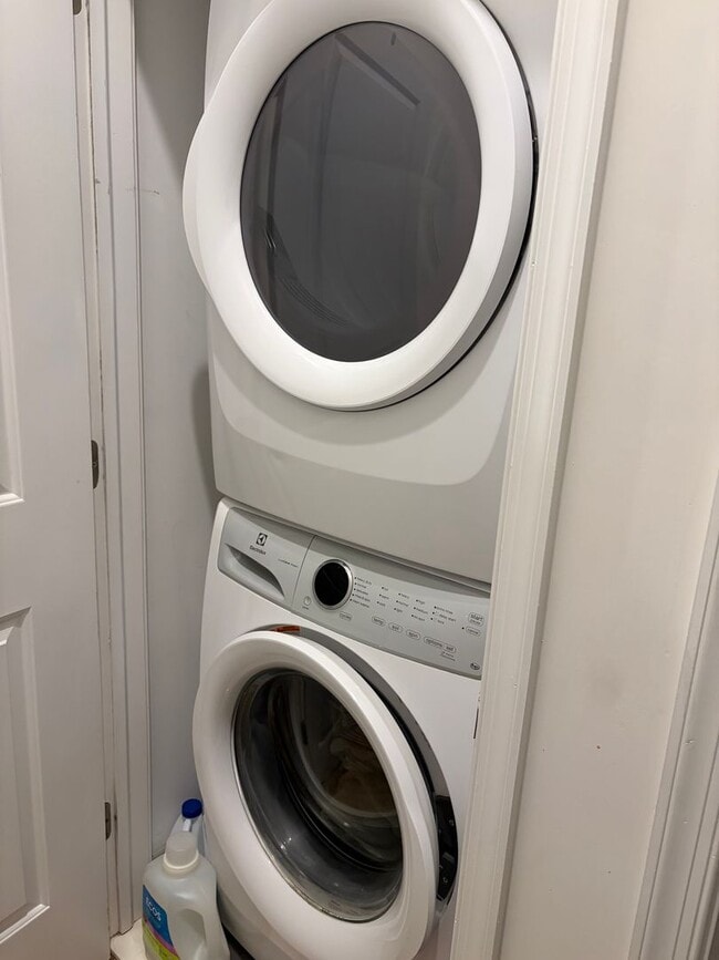 Building Photo - 737 S 4th St